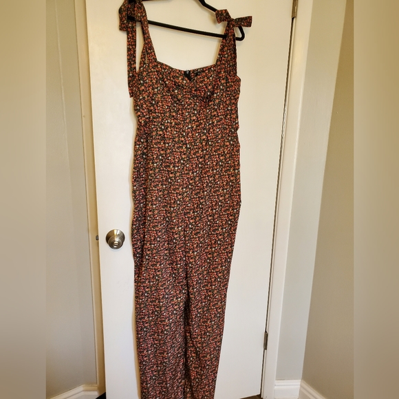 Boohoo Pants - Bohoo floral jumpsuit, tall